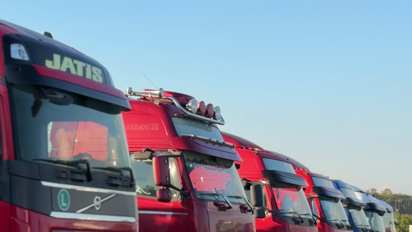 Тягачі в наявності на Черкаському шосе у Вінниці